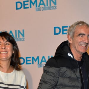 Estelle Denis et son compagnon Raymond Domenech - Avant première du film "Demain tout commence" au Grand Rex à Paris le 28 novembre 2016. © Coadic Guirec/Bestimage