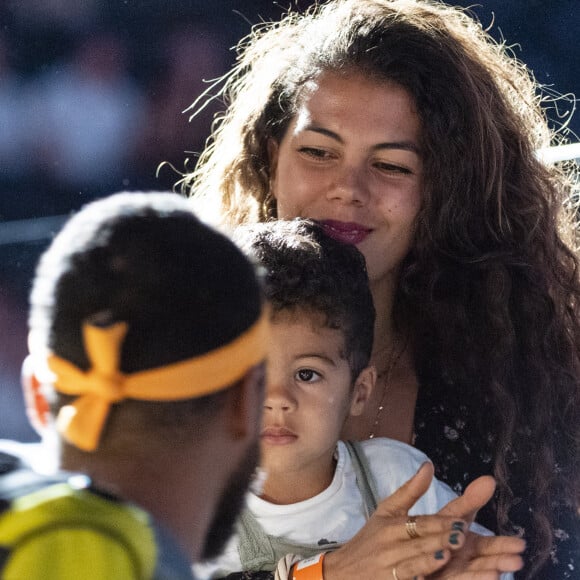Exclusif - Noura El Shwekh, la femme de Jo-Wilfried Tsonga et leur fils Sugar dans les tribunes du tournoi de tennis Rolex Paris Masters à l'AccorHotels Arena à Paris.