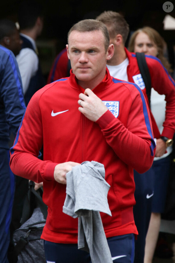 Wayne Rooney - Les membres de l'équipe de football anglaise quittent leur hôtel à Chantilly, le 28 juin 2016 pour rentrer en Angleterre au lendemain de leur défaite face à l'Islande.