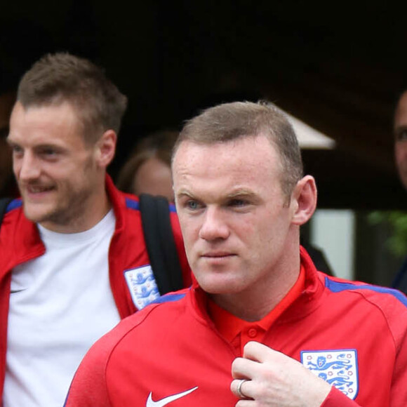 Wayne Rooney - Les membres de l'équipe de football anglaise quittent leur hôtel à Chantilly, le 28 juin 2016 pour rentrer en Angleterre au lendemain de leur défaite face à l'Islande.