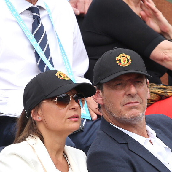 Jean-Luc Reichmann et sa femme Nathalie dans les tribunes lors du Tournoi de Roland-Garros à Paris, le 27 mai 2016. © Cyril Moreau/Bestimage