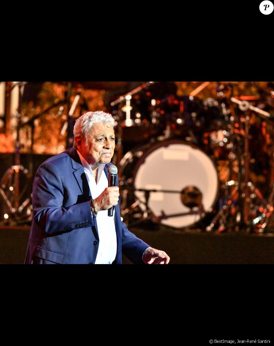 Sur scène le chanteur Enrico Macias - "Africa , le Grand Concert" © Jean-René Santini / Bestimage