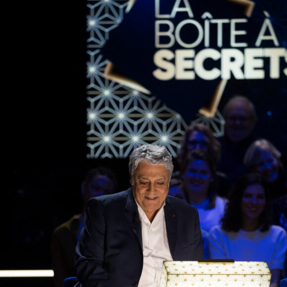 Exclusif - Enrico Macias - Enregistrement de l'émission "La Boîte à secrets 3" à Paris, présentée par F.Bollaert, et qui sera diffusée le 7 février sur France 3. Le 22 janvier 2020 © Tiziano Da Silva / Bestimage  Exclusive - No Web No Blog pour Belgique et Suisse 