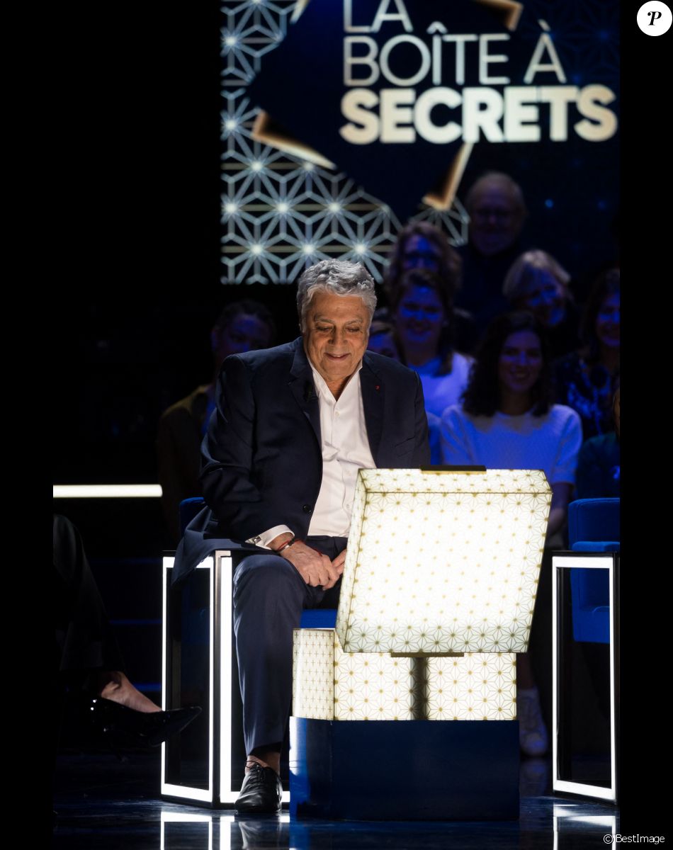 Exclusif - Enrico Macias - Enregistrement de l'émission "La Boîte à secrets 3" à Paris, présentée par F.Bollaert, et qui sera diffusée le 7 février sur France 3. Le 22 janvier 2020 © Tiziano Da Silva / Bestimage Exclusive - No Web No Blog pour Belgique et Suisse