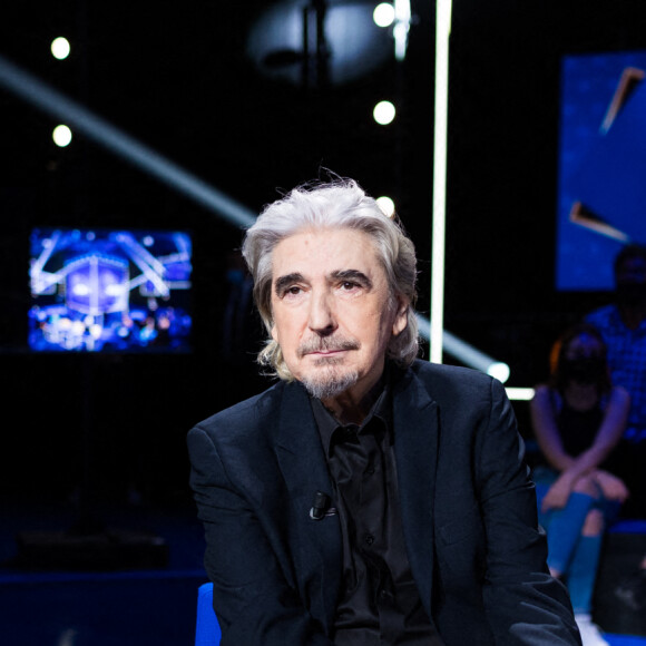 Serge Lama - Backstage de l'enregistrement de l'émission "La boîte à Secrets 5" à Paris, qui sera diffusée le 6 novembre sur France 3. © Tiziano Da Silva / Bestimage 