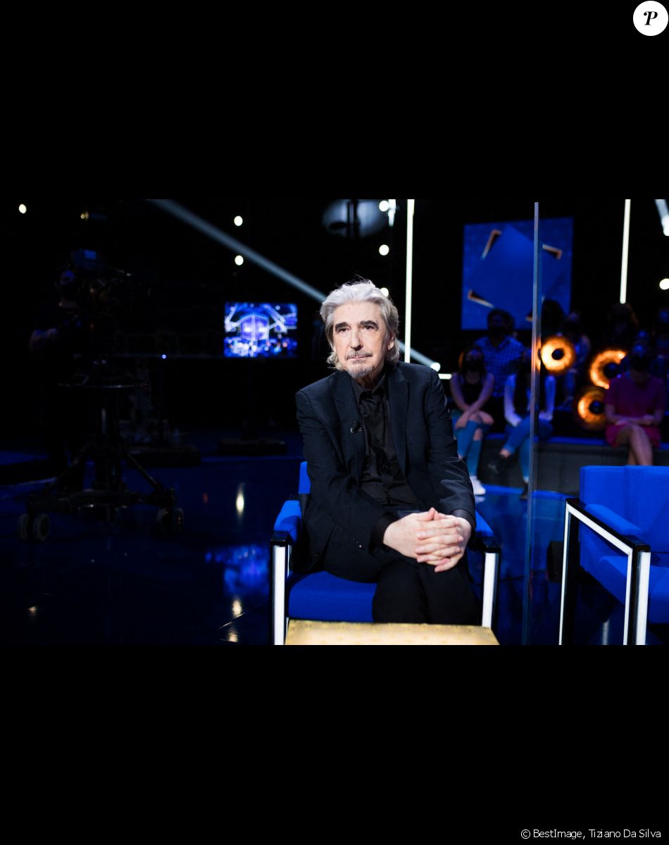 Serge Lama - Backstage de l'enregistrement de l'émission "La boîte à Secrets 5" à Paris, qui sera diffusée le 6 novembre sur France 3. © Tiziano Da Silva / Bestimage
