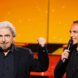 Serge Lama et Nikos Aliagas - Enregistrement de l'émission TV "La Chanson Secrète 3", qui sera diffusée le vendredi 1er novembre à 21h00 sur TF1.  Le 25 juin 2019 © Gaffiot-Perusseau / Bestimage 