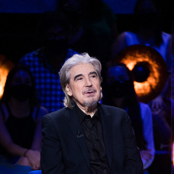 Serge Lama - Enregistrement de l'émission "La boîte à Secrets 5" à Paris, qui sera diffusée le 6 novembre sur France 3. . © Tiziano Da Silva / Bestimage 
