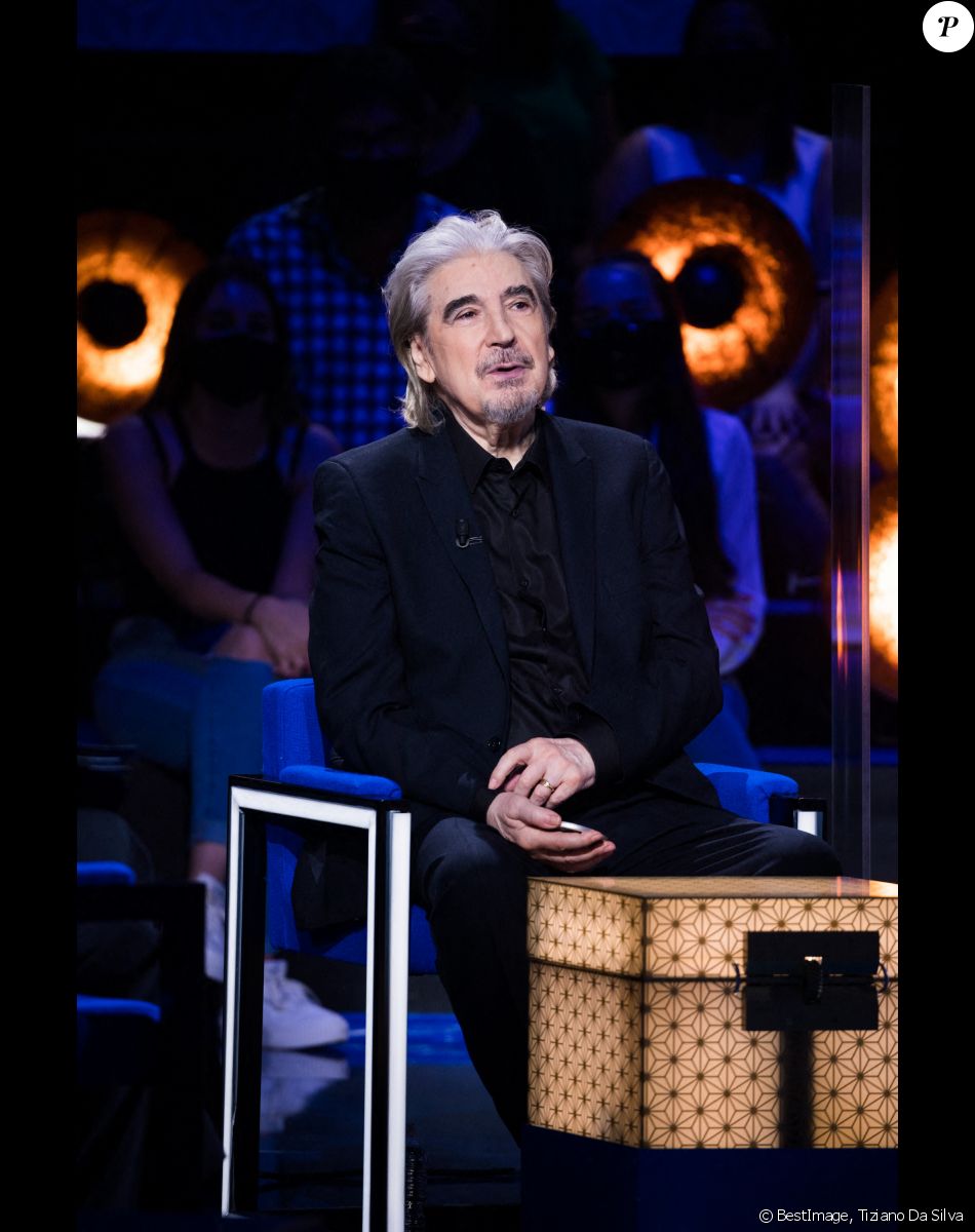 Serge Lama - Enregistrement de l'émission "La boîte à Secrets 5" à Paris, qui sera diffusée le 6 novembre sur France 3. . © Tiziano Da Silva / Bestimage