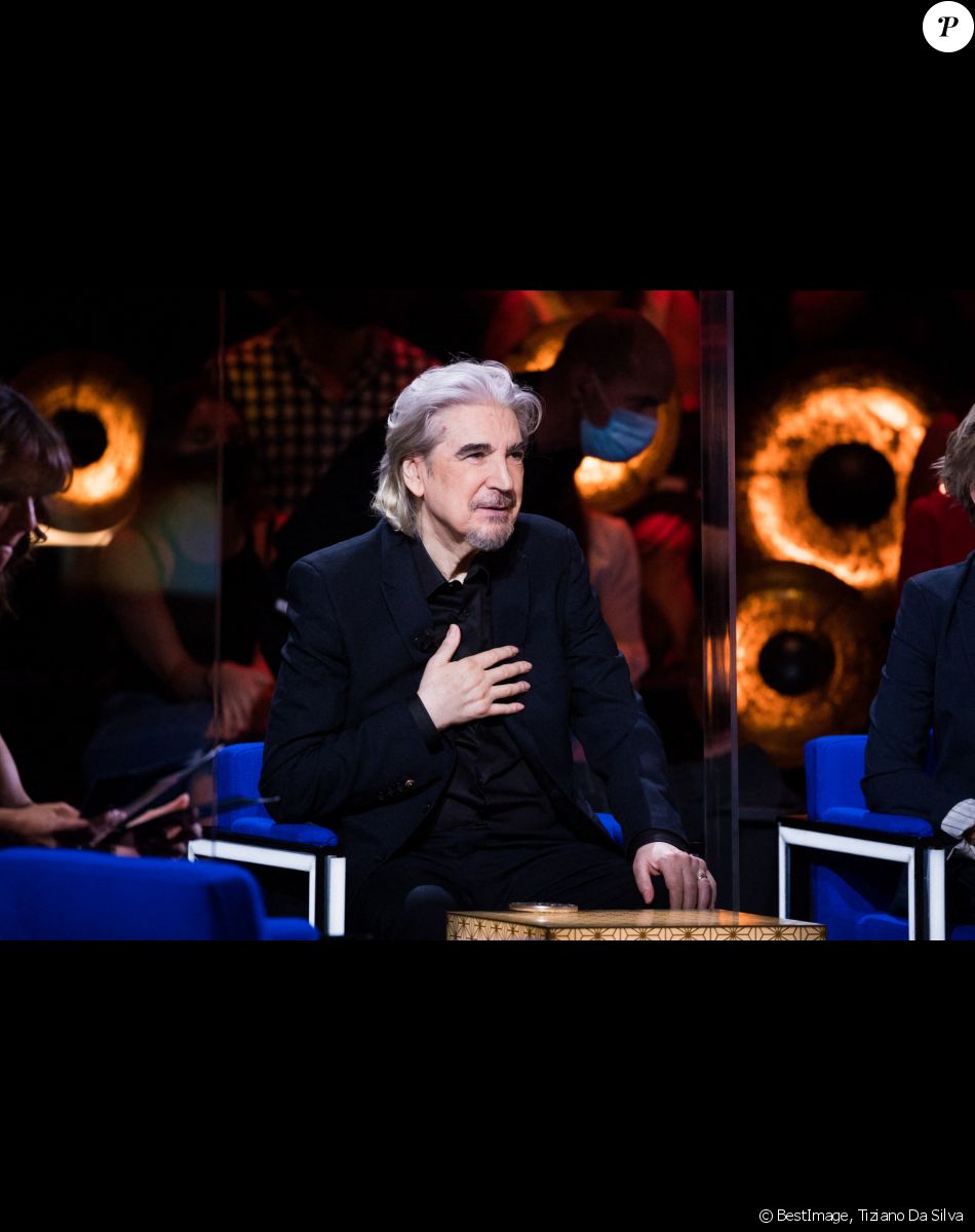 Serge Lama - Enregistrement de l'émission "La boîte à Secrets 5" à Paris, qui sera diffusée le 6 novembre sur France 3. © Tiziano Da Silva / Bestimage