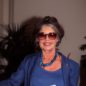 Brigitte Bardot au Ministère de l'Agriculture en 1995