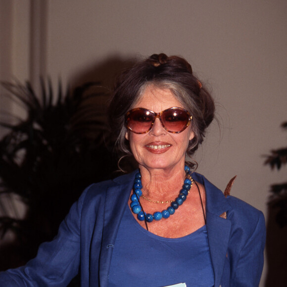 Brigitte Bardot au Ministère de l'Agriculture en 1995