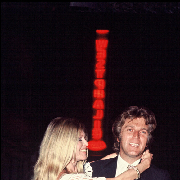 Brigitte Bardot et le tennisman Jean-Noel Grinda en soirée.