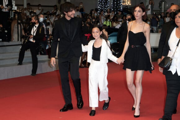 Alice, Ben et Joe Attal (les enfants de Charlotte Gainsbourg) - Montée des marches du film "Jane par Charlotte" lors du 74ème Festival International du Film de Cannes. Le 7 juillet 2021