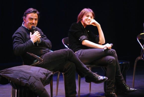 Conversation avec Charlotte Gainsbourg et son compagnon Yvan Attal après la première du film "My dog stupid" lors de la soirée d'ouverture de "The French Cinema Week" à New York, le 12 novembre 2019.