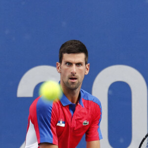 Novak Djokovic bat l'Allemand Jan-Lennard Struff (6-4, 6-3) lors des jeux olympiques de Tokyo 2020, le 26 juillet 2021. © Rodrigo Reyes Marin/ZUMA Press Wire/Bestimage