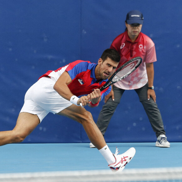 Novak Djokovic bat l'Allemand Jan-Lennard Struff (6-4, 6-3) lors des jeux olympiques de Tokyo 2020, le 26 juillet 2021. © Rodrigo Reyes Marin/ZUMA Press Wire/Bestimage