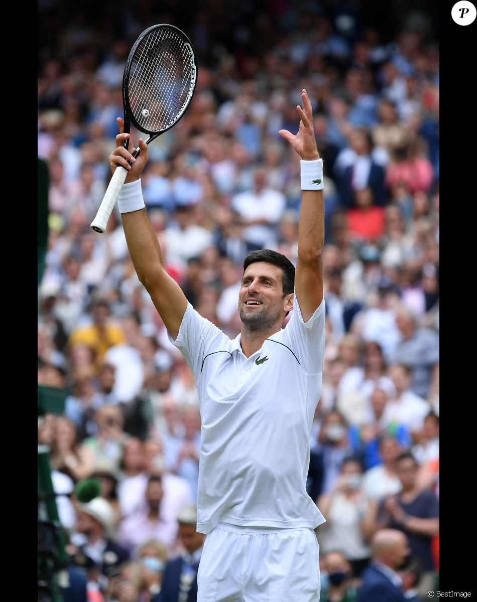 Novak Djokovic remporte la finale du tournoi de Wimbledon face à Marco Berrettini (7/6 - 6/4 - 6/4 - 6/3) à Londres, le 11 juillet 2021.