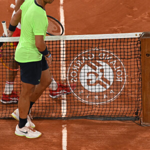 Novak Djokovic a battu Rafael Nadal (3-6, 6-3, 7-6 [4], 6-2 en 4h11) lors de la demi-finale des Internationaux de France de Roland Garros à Paris, le 11 juin 2021. © Chryslene Caillaud / Panoramic / Bestimage