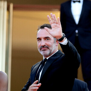 Jean Dujardin - Montée des marches du film " OSS 117 : Alerte rouge en Afrique Noire " lors du 74ème Festival International du Film de Cannes. Le 17 juillet 2021. © Borde-Jacovides-Moreau / Bestimage