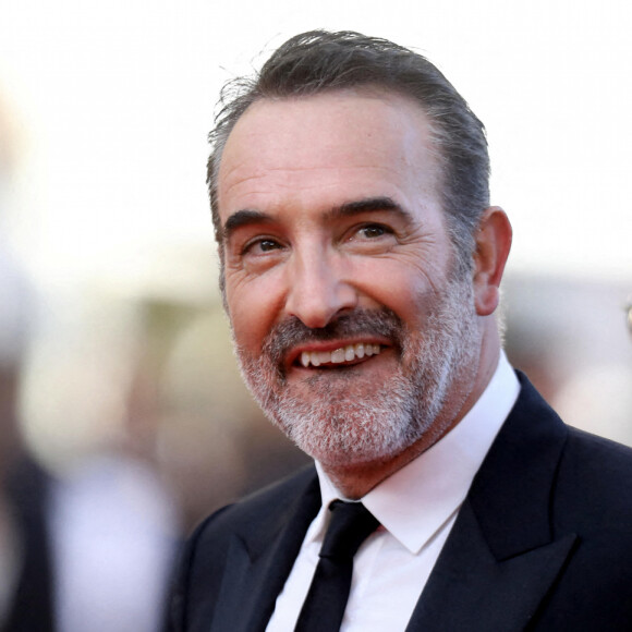 Jean Dujardin - Montée des marches du film " OSS 117 : Alerte rouge en Afrique Noire " lors du 74ème Festival International du Film de Cannes. Le 17 juillet 2021. © Borde-Jacovides-Moreau / Bestimage