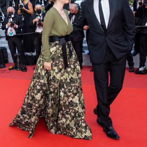 Jean Dujardin et sa femme Nathalie Péchalat - Montée des marches du film " OSS 117 : Alerte rouge en Afrique Noire " lors du 74ème Festival International du Film de Cannes. Le 17 juillet 2021 © Borde-Jacovides-Moreau / Bestimage