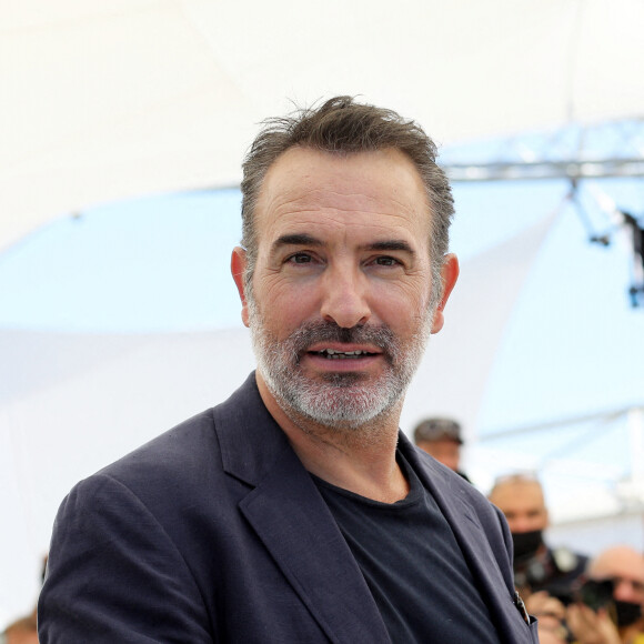 Jean Dujardin au photocall du film Oss 117 : Alerte Rouge En Afrique Noire lors du 74ème festival international du film de Cannes le 17 juillet 2021. © Borde / Jacovides / Moreau / Bestimage