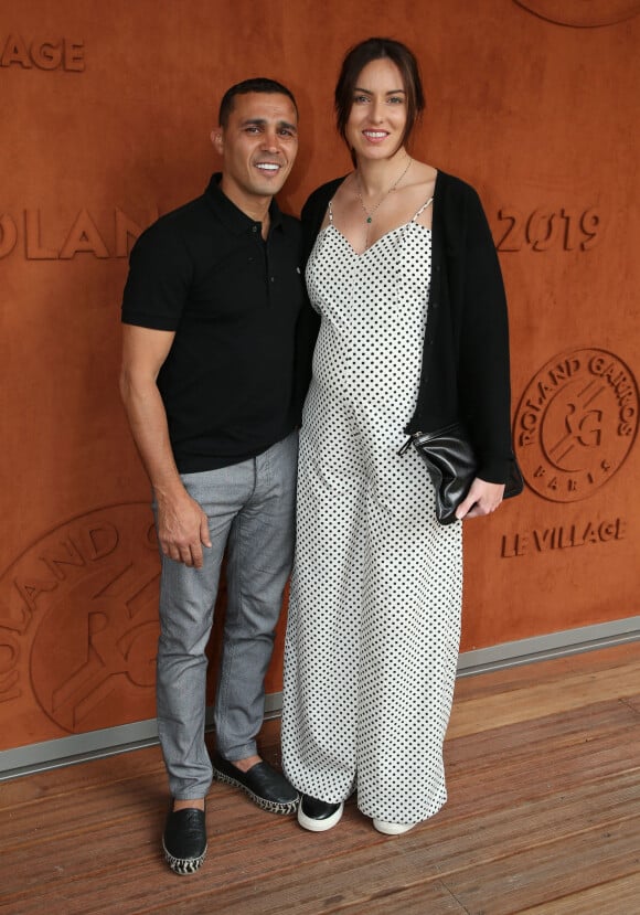 Brahim Asloum et sa compagne (enceinte) au village lors des internationaux de tennis de Roland Garros à Paris le 27 mai 2019. © Dominique Jacovides - Cyril Moreau / Bestimage 