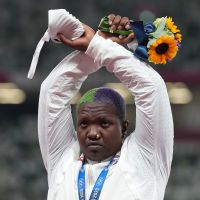 Raven Saunders : Mort de sa mère, quelques heures après sa médaille olympique