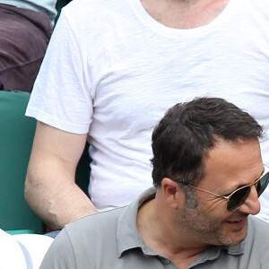 Arthur (Jacques Essebag) et sa compagne Mareva Galanter dans les tribunes lors de la finale homme des Internationaux de Tennis de Roland-Garros à Paris, le 11 juin 2017. © Jacovides-Moreau/Bestimage