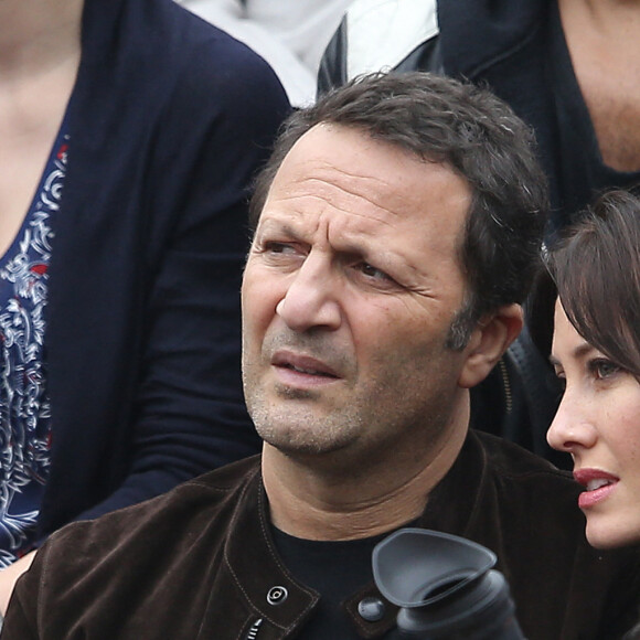 Arthur (Jacques Essebag) et sa compagne Mareva Galanter dans les tribunes de la finale homme des internationaux de France de Roland Garros à Paris le 5 juin 2016. © Moreau-Jacovides / Bestimage