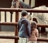 Arthur publie une rare photos de ses enfants Aaron et Manava, le 12 mai 2021, sur Instagram