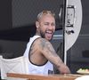 Le joueur de football international brésilien et du Paris Saint-Germain Neymar Jr. passe du bon temps avec des amis sur yacht au large de l'île d'Ibiza, Espagne.