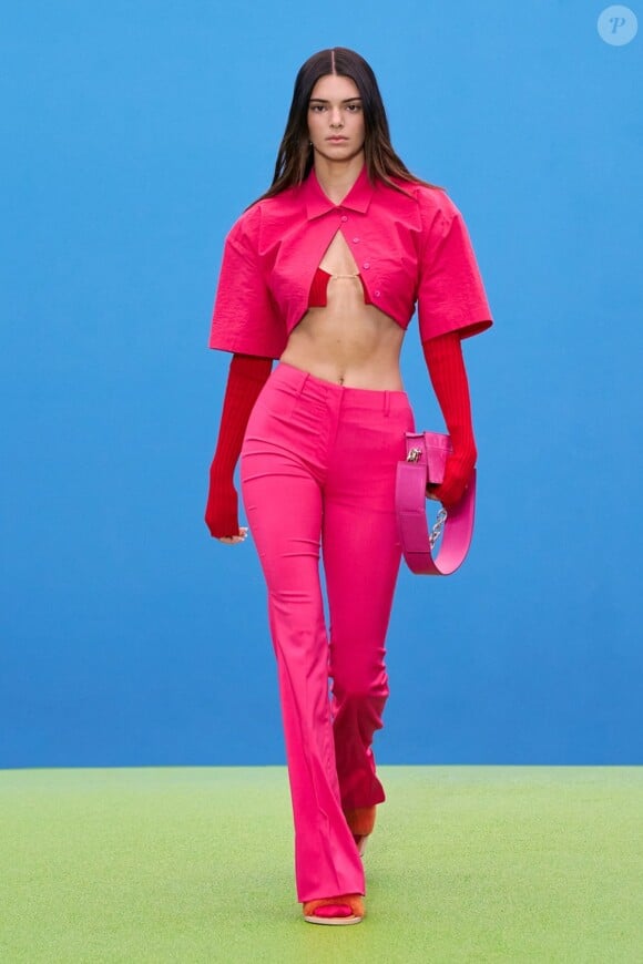 Kendall Jenner - Défilé de mode automne-hiver 2021/2022 Jacquemus "The Mountain".