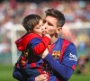 Lionel Messi et son fils Thiago Messi - Les joueurs du FC Barcelone posent avec leurs enfants avant le match contre El Rayo à Barcelone, le 8 mars 2015.
