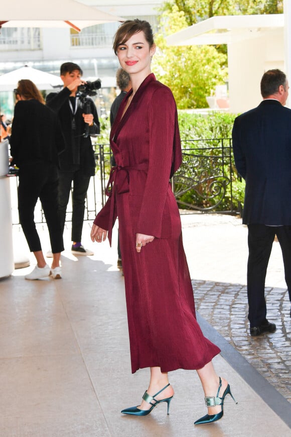 Louise Bourgoin arrive à l'hôtel "Martinez" lors du 72ème Festival International du Film de Cannes, France, le 16 mai 2019. 