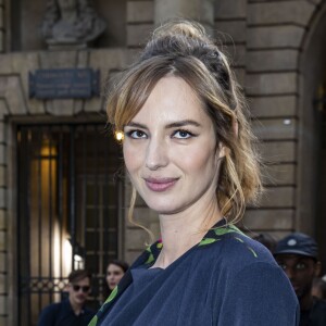 Louise Bourgoin enceinte au défilé L'Oréal Paris 2019 à la Monnaie de Paris, le 28 septembre 2019, pendant la fashion week. © Olivier Borde / Bestimage