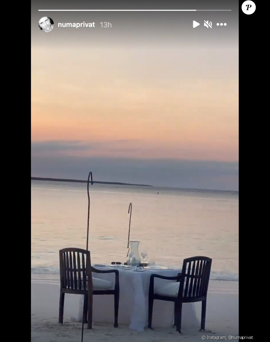 Augustin Trapenard et son compagnon en vacances sur l'île de Mnemba, en Tanzanie. Août 2021.