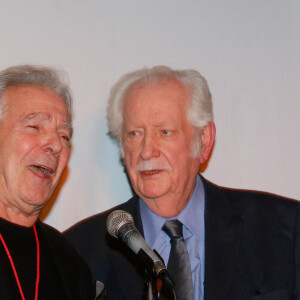 Pierre Arditi et son parrain Pierre Bellemare - Intronisation de Pierre Arditi à l'Académie Alphonse Allais, au restaurant La Crémaillère à Paris, le 19 janvier 2015.