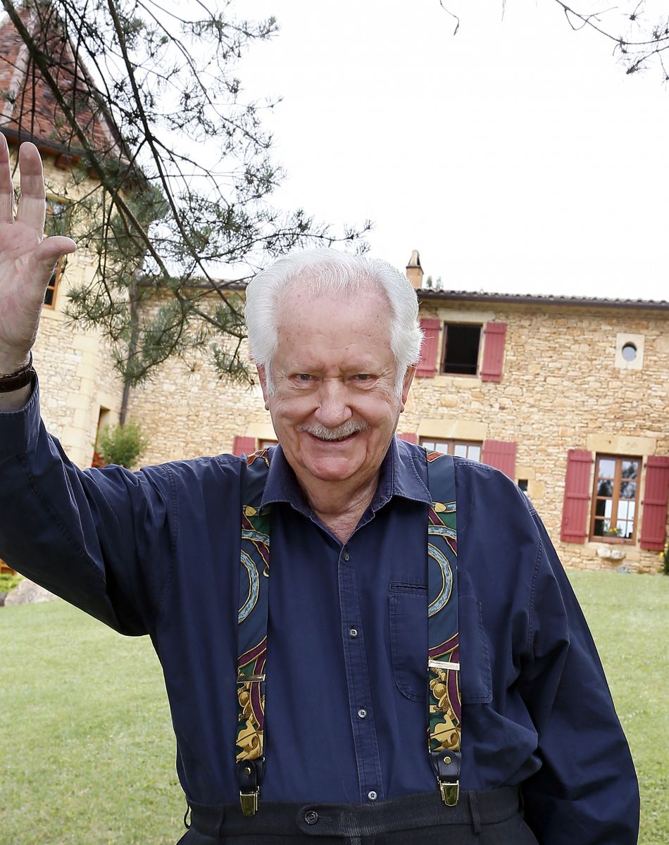 Archives - Pierre Bellemare pose dans sa maison de campagne près de Bergerac, Dordogne, France, le 30 juin 2014. © Patrick Bernard/Bestimage