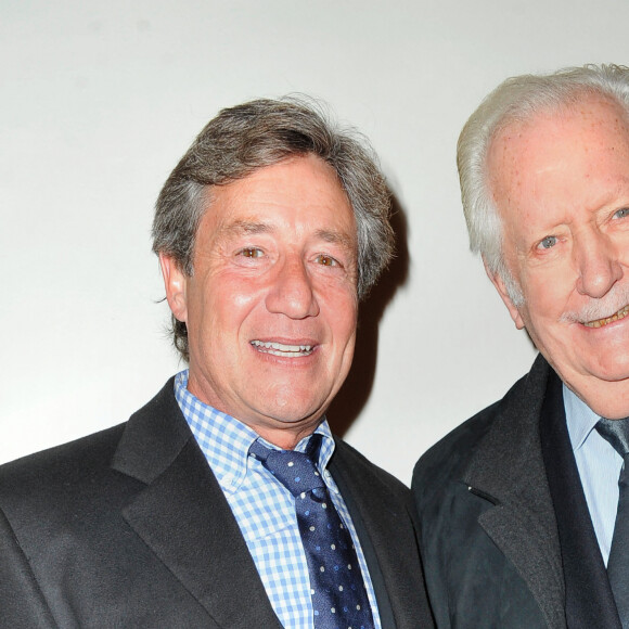 Patrick Sabatier et Pierre Bellemare arrivent au théâtre de la Gaîte Montparnasse. Paris, le 19 novembre 2012.