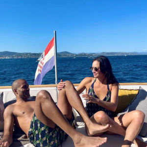 Tony Parker et Alizé Lim en vacances à Saint-Tropez. Août 2021.