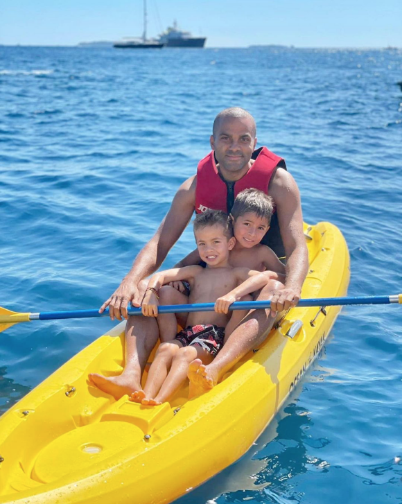 Tony Parker et ses fils Liam et Josh en vacances. Août 2021.
