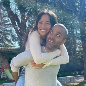 Tony Parker et Alizé Lim profitent de vacances à Saint-Tropez !