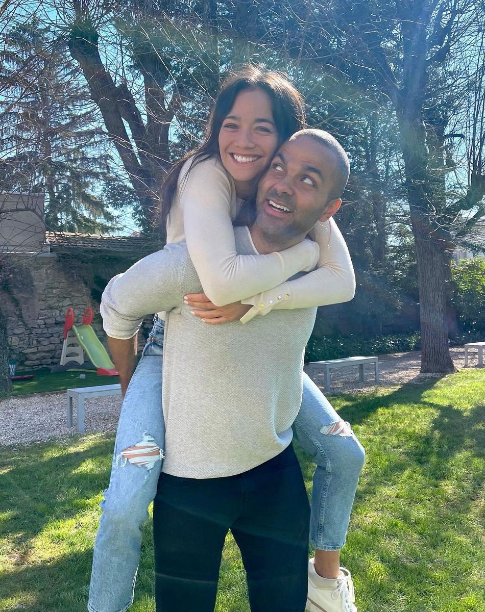 Tony Parker et Alizé Lim profitent de vacances à Saint-Tropez !