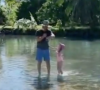 Arthur pêche avec sa fille Manava (6 ans). Août 2021.