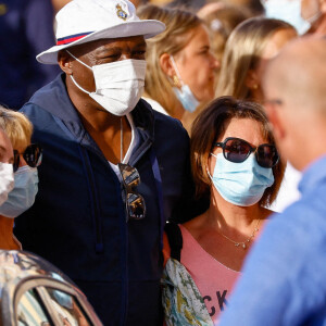 Le chanteur Seal et sa nouvelle compagne se baladent dans les rues de Saint-Tropez, le 4 août 2021.