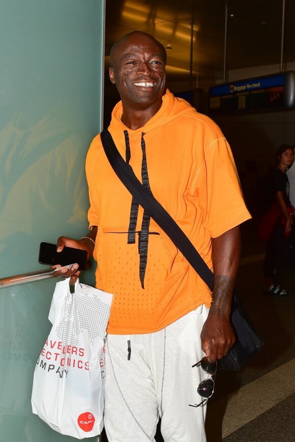 Seal arrive à l'aéroport de LAX à Los Angeles en provenance de Naples. Le 5 août 2019