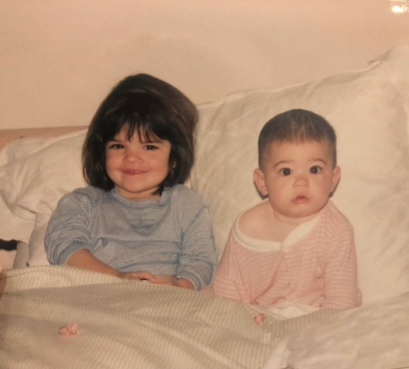 Kendall et Kylie Jenner, enfants. Août 2021.