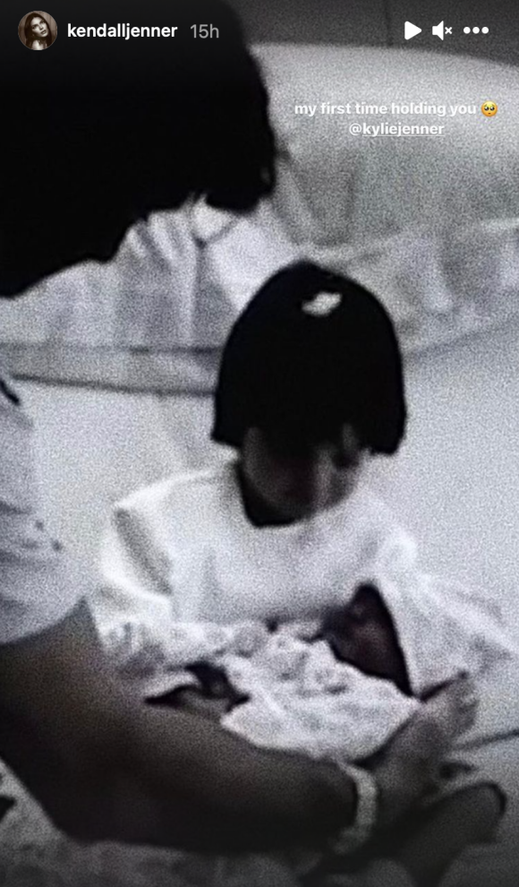 Kendall Jenner enfant et sa petite soeur Kylie, encore bébé. Août 1997.